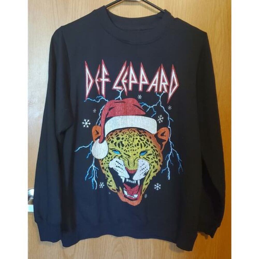 Def Leppard‎ Sweatshirt Women Sz L Holiday Leopard Santa Hat Rock Band Music